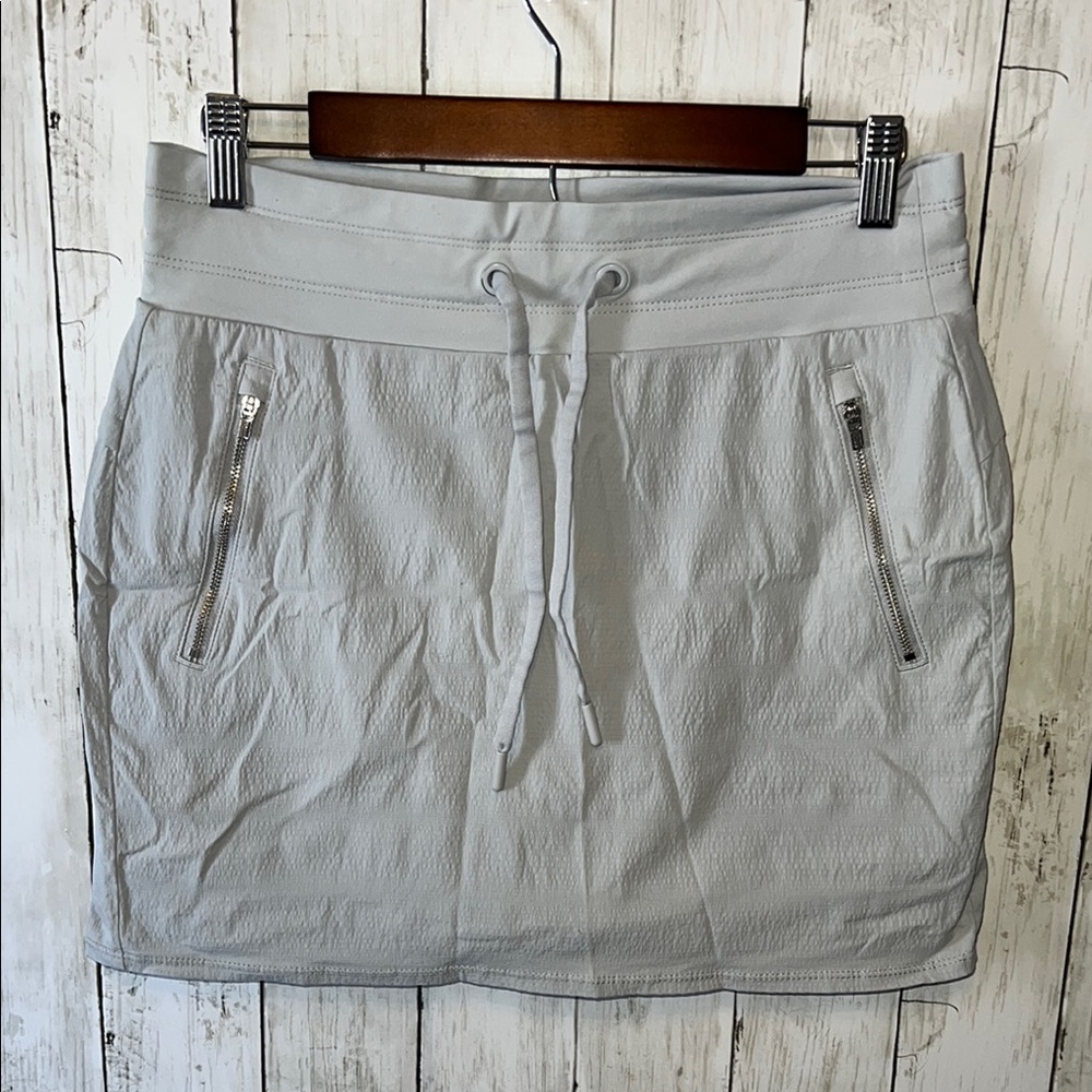 Athleta Trekkie North Skort Skirt Size 4 Galactic Gray Silver Used